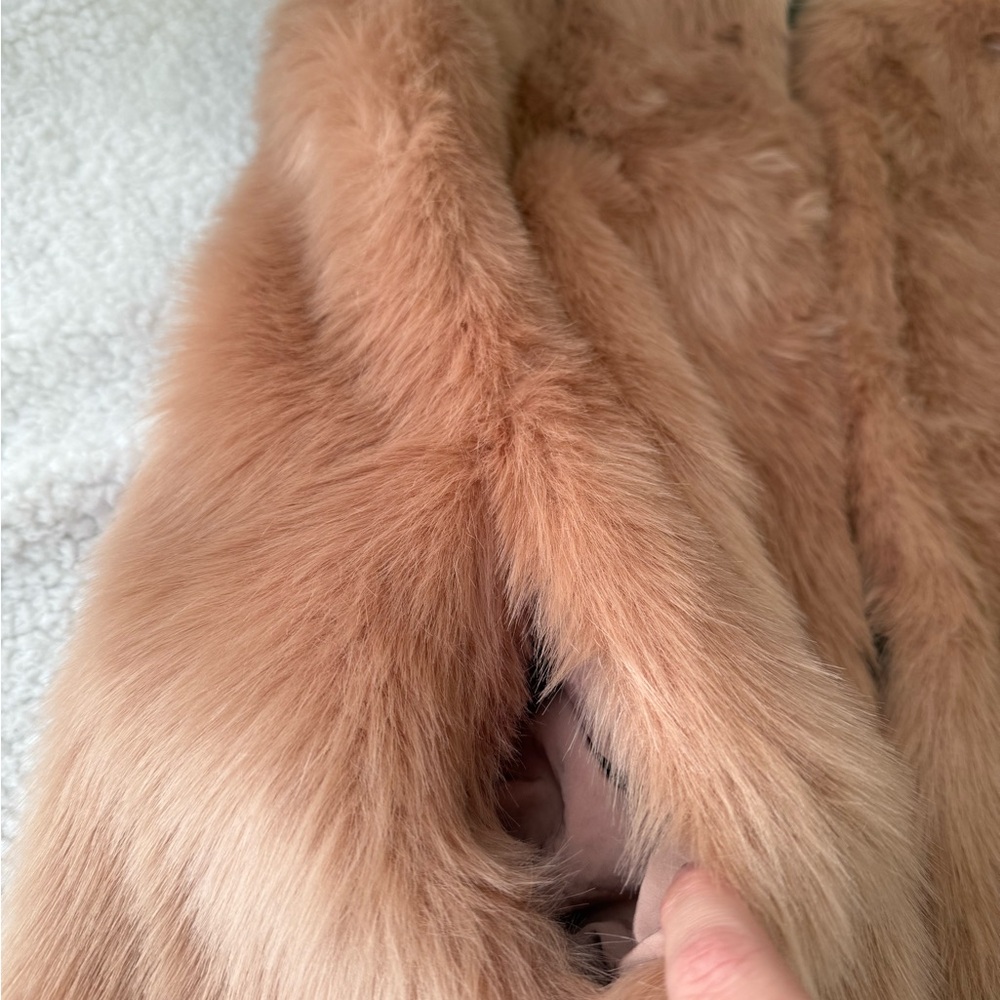 ๐ฆ SOLD - Bagatelle faux fur vest - Picture 5 of 10